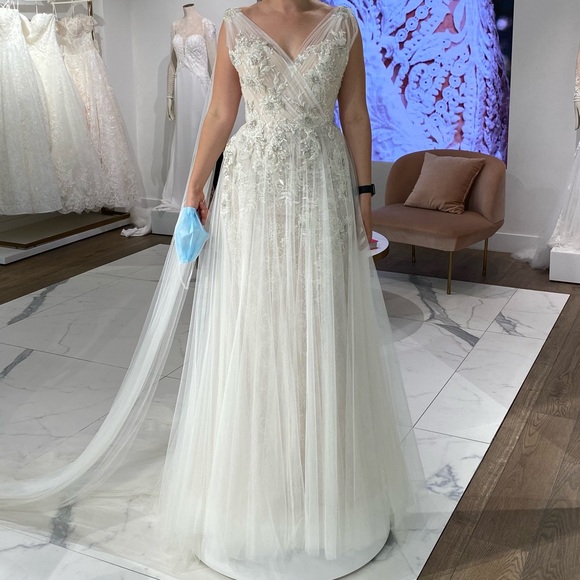 Pronovias Dresses & Skirts - 🚨PRICE DROP🚨 Pronovias - Nepal wedding dress NEW